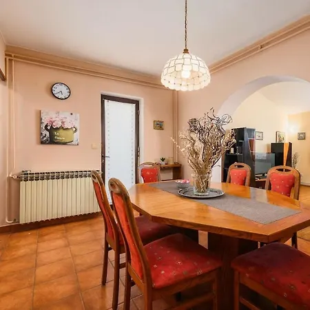 Josipa With Whirlpool Appartamento