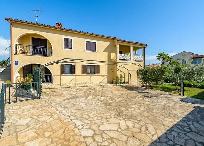 Josipa With Whirlpool Appartamento Porec