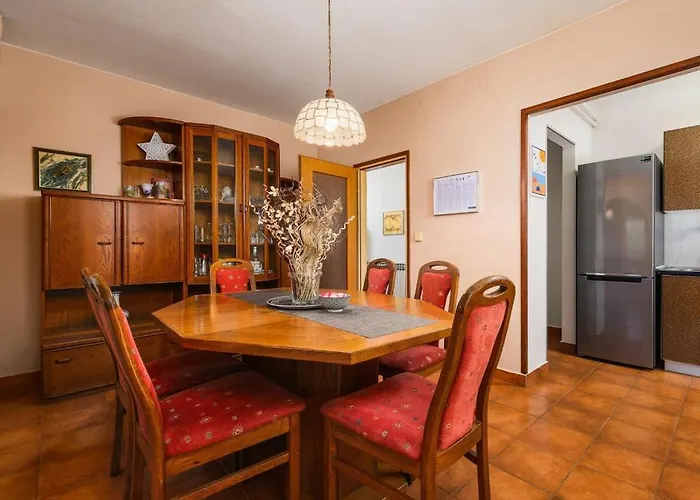 Appartamento Josipa With Whirlpool Porec
