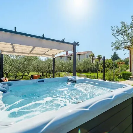 Josipa With Whirlpool شقة