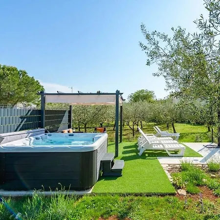 Josipa With Whirlpool بوريتش