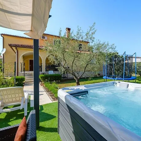 Josipa With Whirlpool Apartment