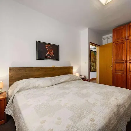 Apartment Josipa With Whirlpool Porec